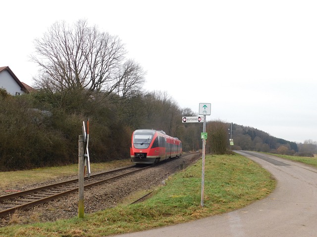 Besondere Gefahrenquelle: Unbeschrankte Bahnübergänge. Quelle: wwww.pixabay.com