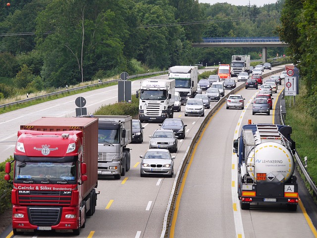 Verkehrswende jetzt! - Die Verlagerung des motorisierten Individual- und Güterverkehrs ist nur mit der Reaktivierung ehemaliger Bahnverbindungen möglich. Reaktivierung jetzt! Quelle: pixabay.com