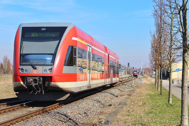 Besonders in ländlichen Regionen sind und bleiben gute Bahnverbindungen unverzichtbar - besonders für die Verkehrswende und Zukunft der Mobilität. Quelle: www.pixabay.com/Jonas